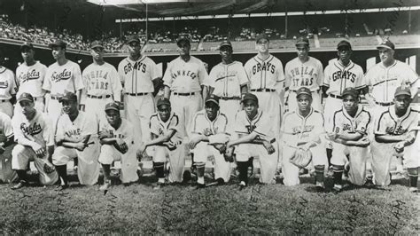 White Sox ACE youth players tour Chicago's connections to Negro leagues, civil rights movement